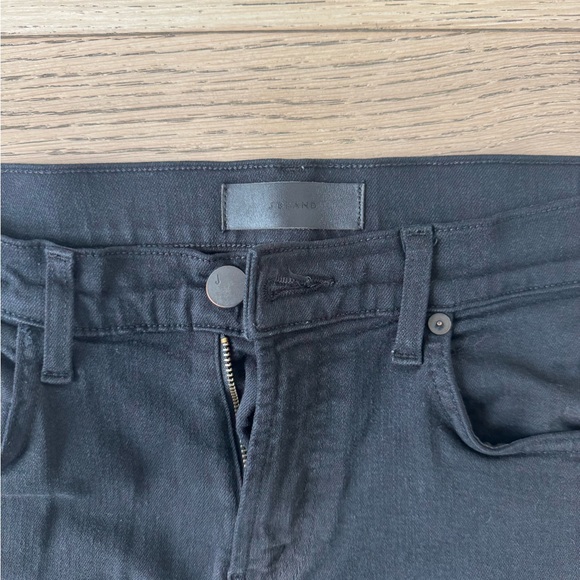 FRAME Men’s Tyler Taper Jeans – Noir / Black
Size: 33 - Picture 2 of 5